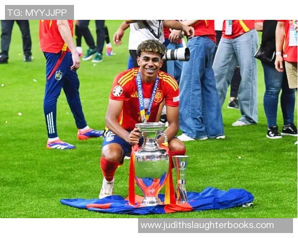 14岁足球天才崭露头角未来之星的成长之路与挑战 14岁足球天才崭露头角未来之星的成长之路与挑战