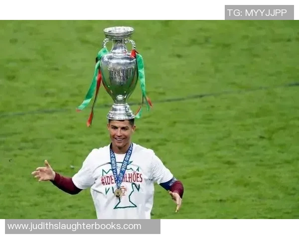 全球足球传奇人物回顾各国历史足球明星的辉煌与成就 全球足球传奇人物回顾各国历史足球明星的辉煌与成就