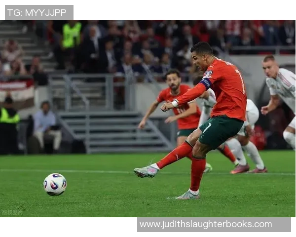 回顾足球传奇瞬间致敬明星球员的精彩瞬间与辉煌成就 回顾足球传奇瞬间致敬明星球员的精彩瞬间与辉煌成就