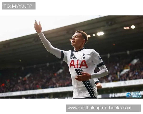 泰国足球明星海报展现激情与梦想的完美结合 泰国足球明星海报展现激情与梦想的完美结合