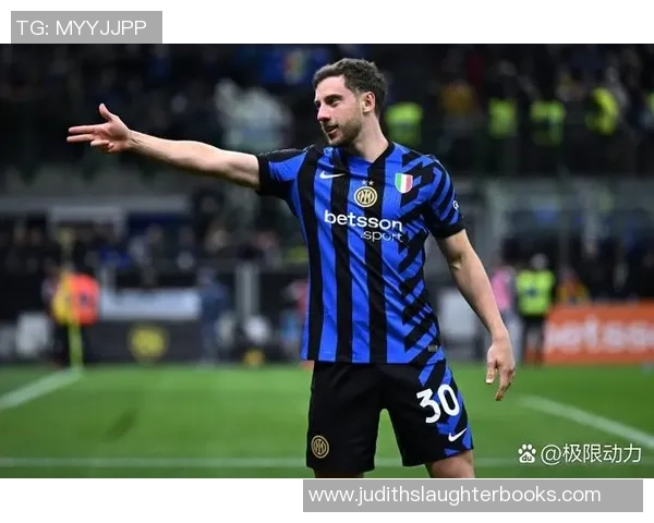 足球明星们的强力射门瞬间展现了他们的技巧与激情让球迷热血沸腾