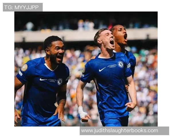 足球明星意外变身成女生引发热议球迷反应各异引爆社交媒体讨论