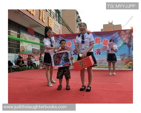 足球明星挑战抓娃娃技巧大比拼精彩视频合集让你乐不停 足球明星挑战抓娃娃技巧大比拼精彩视频合集让你乐不停