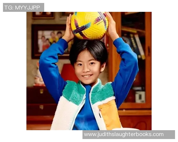 足球明星的女儿闪耀绿茵场背后她的成长故事与梦想追逐 足球明星的女儿闪耀绿茵场背后她的成长故事与梦想追逐