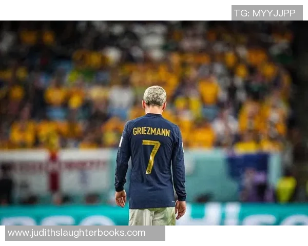 足球明星经典背影瞬间展现他们的风采与魅力