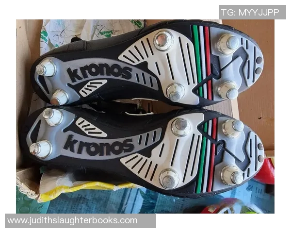 足球明星鞋号39的背后故事与运动员的成长之路 足球明星鞋号39的背后故事与运动员的成长之路